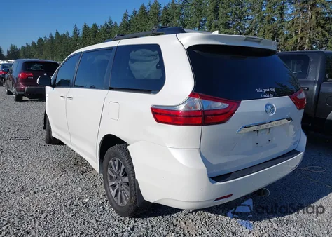 2019 Toyota Sienna Xle 7-Passenger z USA, uszkodzony, nr VIN 5TDDZ3DC2KS211214